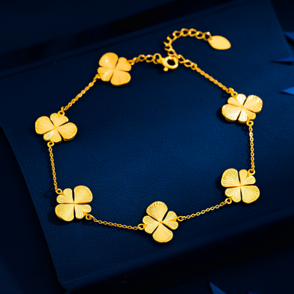 黄金四叶草手链图片